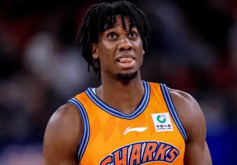 开云体育app-卢伟就偷着乐吧！三大内线足以摧毁攻守，签白边成最佳引援！