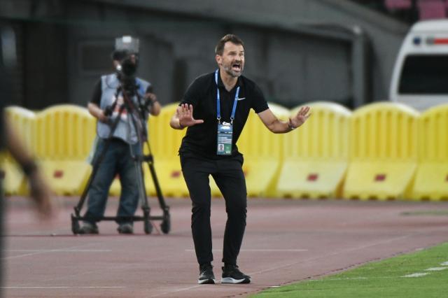 开云体育网址-阿瑙离队在即海港物色替身 瞄准“隔壁”！2将最热门