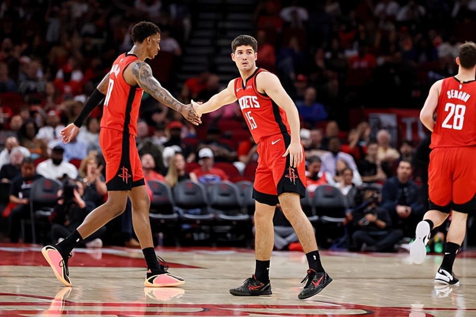 开云体育app官网-状态也太不稳定了!火箭后场新星最近几场比赛真是起伏太明显了?